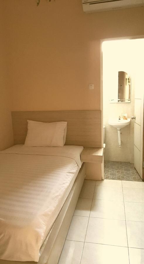 C.Stone Hotel Surabaya Exterior foto
